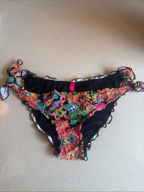 Victoria’s Secret scrunch bum ruffle bikini bottoms